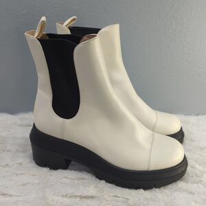 NWOB Stuart Weitzman Norah‎ Chelsea Boots White Leather Lug Sole Size 5.5C